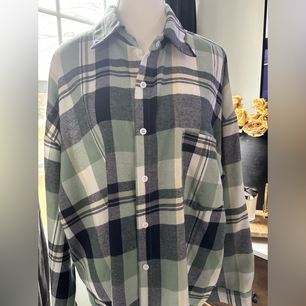SHEIN Green Plaid Button Down Shirt - Picture 2 of 5